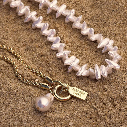 Coral Pearl Clam Charm — Phone Wristlet - US 27225